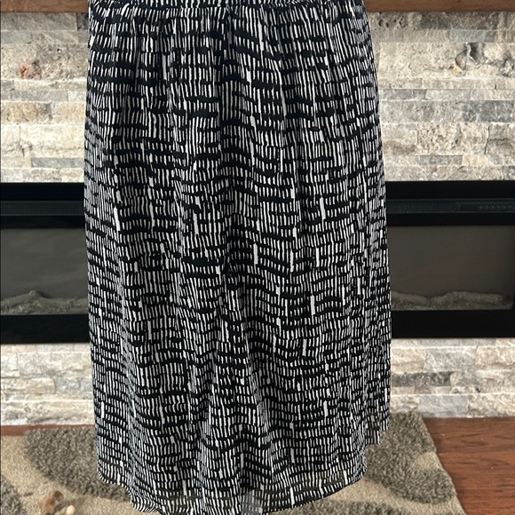 The Limited Black and White Midi Dress adjustable straps size medium - Picture 9 of 10